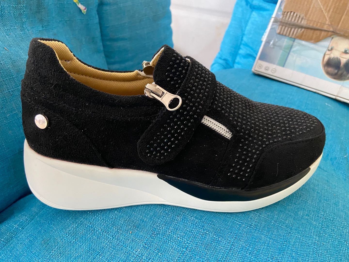 European And American Lightweight Thick Sole Heightening Velcro Sports Sneakers